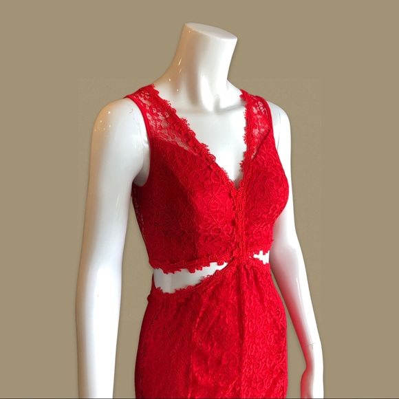 ⚜️ Nikibiki Lace High-Low Cut-Out Waist Maxi Dress ⚜️ - Picture 6 of 9